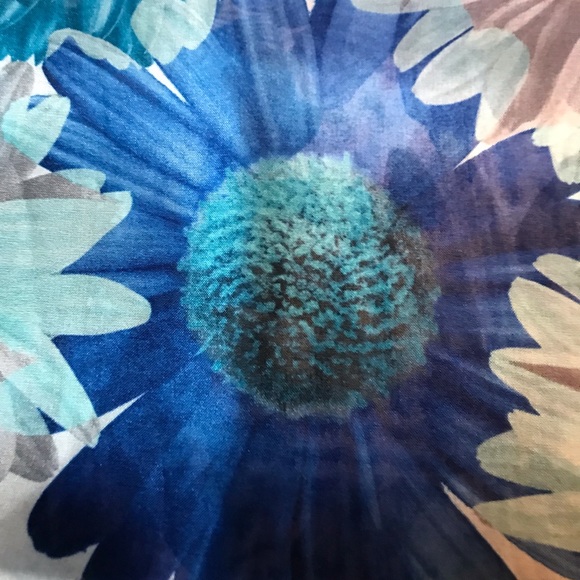 🌸Gorgeous Scarf - Picture 2 of 4